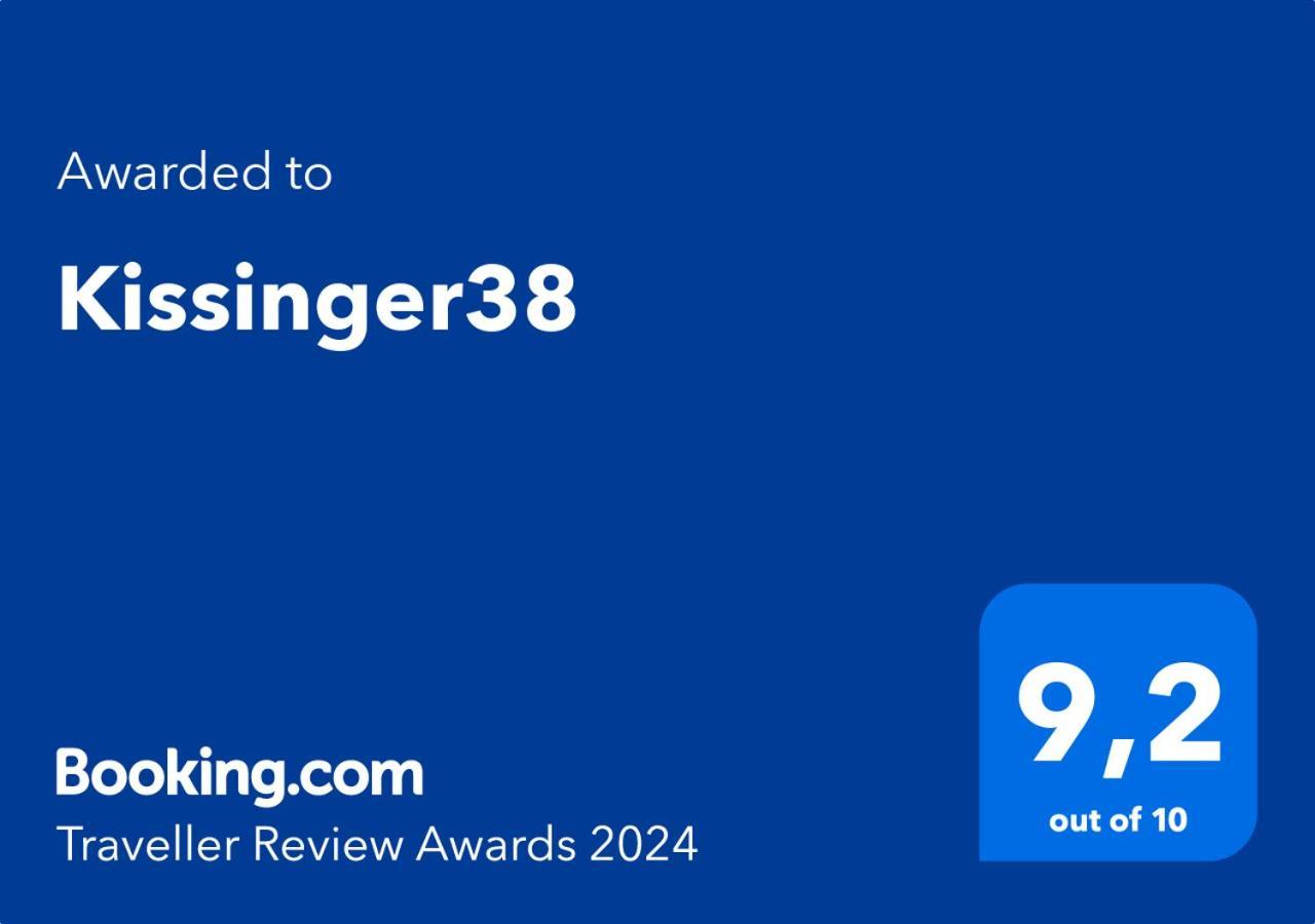 Kissinger38 *